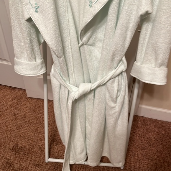 Moon Dance Robe Embroidered W/ Pockets Size 1x light green MWOT - Picture 5 of 5